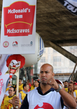MC Escravo infeliz: trabalhadores exigem fim da impunidade - Foto: Leonardo Severo