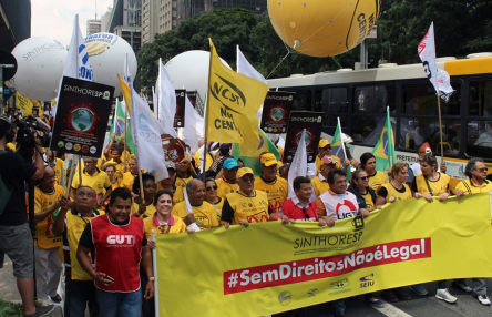 Trabalhadores protestam na Paulista no Dia de Ação Mundial contra o MC Donald's - Foto: Leonardo Severo