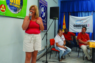 Representando o Observatório Social, Lucilene Binsfeld alertou para o grande número de abortos espontâneos entre as caixas de supermercado