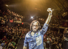Ameaçado, Jean Wyllys abre mão do mandato na Câmara e anuncia saída do Brasil