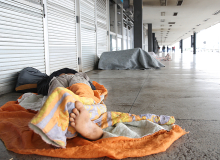 Sem informação, higiene e abrigos, população de rua de SP está vulnerável à covid-19