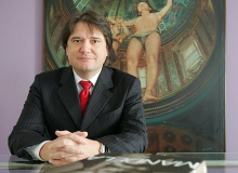 "Estão caçando razão para cassar a presidenta”
