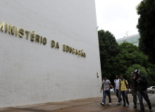 Oposição quer acelerar a criação de CPI do MEC e centrão tenta barrar