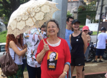 Aos 81 anos, Therezinha não se cansa da luta por ‘Lula livre’