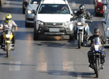 Venda de motos cresce, enquanto cai a de carros, num Brasil mais pobre e informal