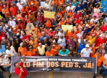 Petroleiros protestam contra corte de benefícios de aposentados e pensionistas