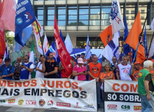 Trabalhadores ocupam as ruas e as redes exigindo #JurosBaixosJá