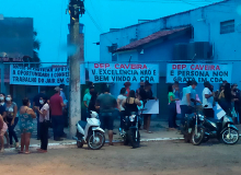 Deputado bolsonarista é vaiado e saca arma de fogo em protesto de moradores, no Pará