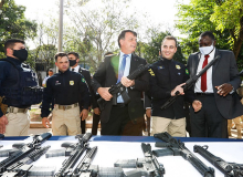 Após mais de 40 decretos de Bolsonaro, brasileiros compram 1.300 armas por dia
