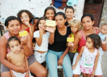 Governo corta Bolsa Família de quase 1 milhão de famílias