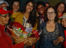 Bela Gil visita acampamento #LulaLivre