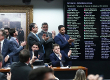 Relatório da reforma é aprovado com medidas contra os trabalhadores