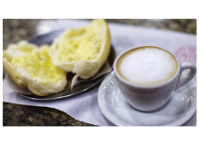 Café com leite e pão com margarina ficam mais distantes da mesa dos brasileiros
