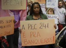 PEC 241 é para jogar dinheiro público na mão de banqueiro