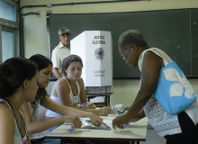 Postura de militares e membros do Judiciário são risco à democracia, diz Feijóo