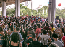 Trabalhadores em educação de Minas Gerais decidem continuar em greve