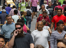 Classe média teve a renda mais afetada entre os brasileiros nos últimos anos
