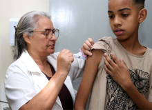 Governo desiste de exigir receita médica em vacinação de crianças contra covid-19