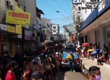 Filas enormes para sacar R$ 600 na Caixa podem piorar problema de saúde pública