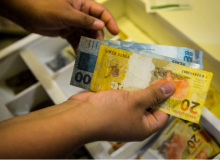 Caixa paga novo Bolsa Família a beneficiários com NIS de final 6