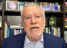 AGU abre processo contra Alexandre Garcia por associar mortes no RS a governos do PT