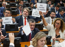 Votação da reforma da Previdência é adiada para terça-feira (23)