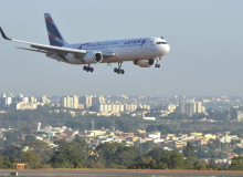 Pilotos e comissários de voo aprovam proposta do TST e suspendem greve