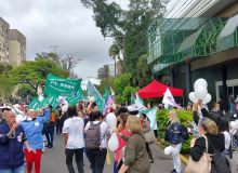 Trabalhadores da saúde paralisam contra suspensão do piso da enfermagem