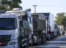 Com derrubada de liminares contra bloqueios, cresce adesão à greve dos caminhoneiros