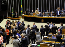 Deputados que defendem reforma têm direito à aposentadoria integral aos 60 anos
