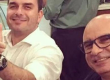 Para deputados, prisão de Queiroz começa a derrubar blindagem da família Bolsonaro