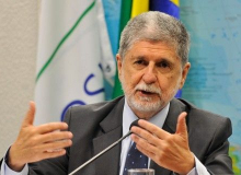 “Teremos o direito de comprar ferro velho”, diz Amorim sobre acordo militar com EUA