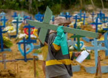 Depois de seis dias em queda, média móvel mortes por Covid-19 volta a subir