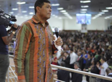 Pastor milionário, Valdomiro atrasa salários de trabalhadores mais uma vez