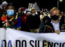 Caminhada do Silêncio termina com gritos de ‘Fora Bolsonaro!’