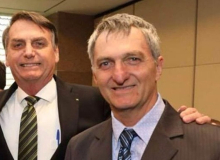 Processado por calote no IPTU, irmão de Bolsonaro pode ter casa de praia penhorada