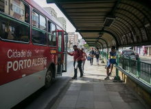 Prefeito de Porto Alegre recua e libera o passe livre nos ônibus no dia da eleição