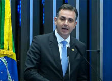 Rodrigo Pacheco vence bolsonarista Rogério Marinho e é reeleito presidente do Senado