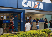 Filas são registradas nas agências da Caixa e alertas de bancários se confirmam