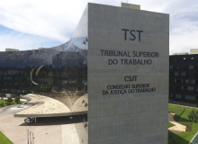 Correios são obrigados a reintegrar trabalhadora que criticou empresa, decide TST