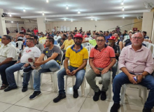 Sintricom e trabalhadores da construção civil aprovam proposta por unanimidade