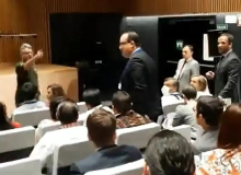 Presidente da Funai Xavier é expulso aos gritos de "miliciano"  de evento em Madri