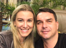 Denúncia do MP inclui mulher de Flávio Bolsonaro e família de Queiroz