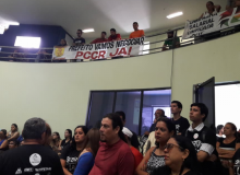 CE: Professores de Maracanaú ocupam a Câmara Municipal