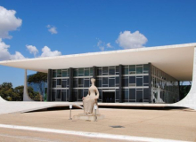 Advogados pedem afastamento de Bolsonaro ao STF; pedido preocupa o Planalto