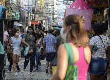 Brasil passa os EUA no percentual de pessoas totalmente vacinados por Covid-19
