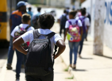 Na luta pela vida, sindicatos ameaçam greve contra volta as aulas presenciais