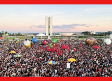 Ato com Caetano Veloso em Brasília reúne milhares contra o ‘Pacote da Destruição’