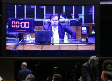 Projeto que congela salário de servidor pode ser votado nesta segunda (4) na Câmara