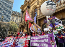 Mulheres se unem em atos pelo Brasil em defesa da democracia